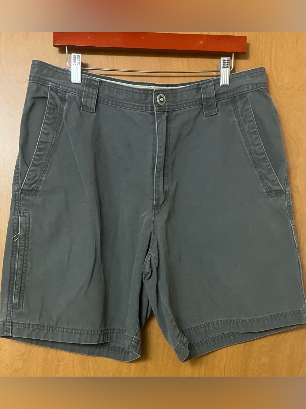 Columbia Omni Shield Men's Gray Canvas Outdoor Utility Shorts Size 36x9